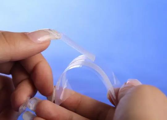 美白牙貼貼完多久可以刷牙?美白牙貼有口味水怎么辦