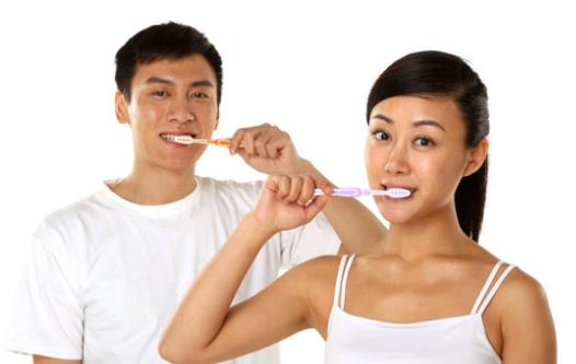 姑娘把22顆牙刷壞 全因牙齒護理不當(dāng)所致