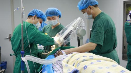昆明軍海腦科醫(yī)院案例:原來(lái)9歲女孩不斷揪自己頭發(fā)是因?yàn)榈昧藦?qiáng)迫癥