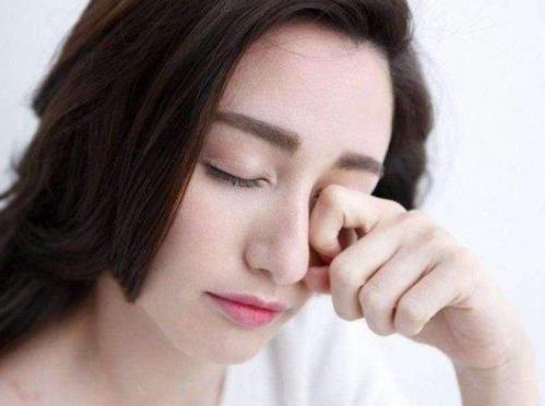 眼睛脹脹的是什么原因,要補(bǔ)充葉黃素哪種好