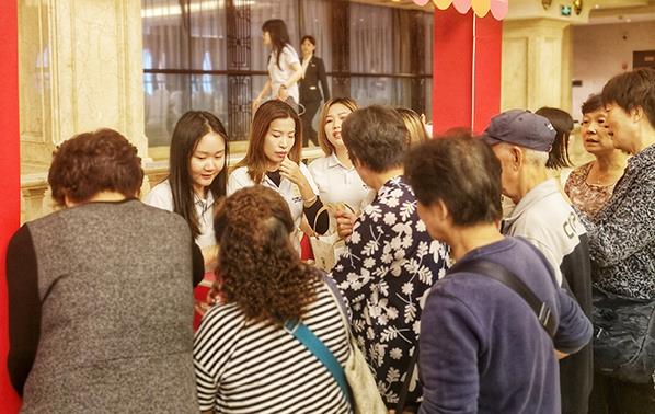 柏德口腔千人團購節(jié),現(xiàn)場愛牙福袋搶不停!更有五折旅游項目!