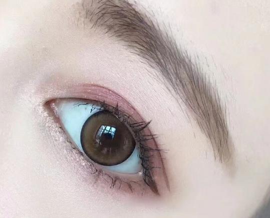 美瞳眨眼的時(shí)候滑來(lái)滑去是怎么回事?戴美瞳忍不住眨眼睛怎么辦