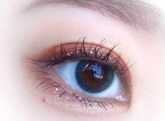 美瞳到期了繼續(xù)戴會怎樣?美瞳的透氧量怎么看?