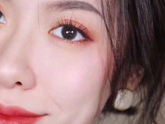 美瞳到期了繼續(xù)戴會怎樣?美瞳的透氧量怎么看?