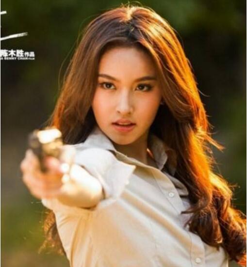 泰國(guó)最美人妖poy,poy變性前后對(duì)比照,女人看了會(huì)自卑!