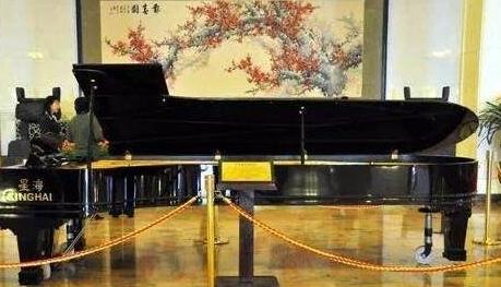 世界上最大的鋼琴,長達(dá)15英寸的大鋼琴是中國制造