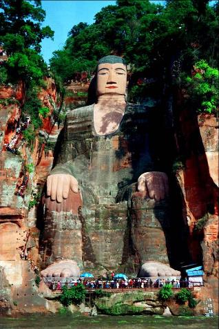 世界上最大的石刻佛像 樂山大佛高71米 國(guó)家5A級(jí)旅游景區(qū)