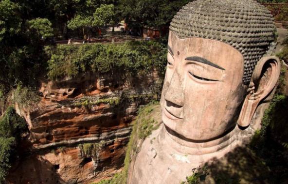 世界上最大的石刻佛像 樂山大佛高71米 國(guó)家5A級(jí)旅游景區(qū)