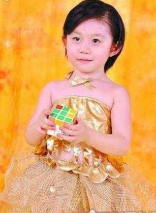 世界上最年輕的魔方復(fù)原者 中國謝恩希3歲零4個月