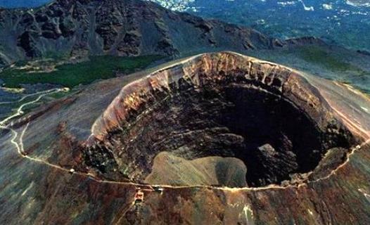 世界上最大的活火山口 意大利維蘇威火山爆發(fā)過(guò)五十多次