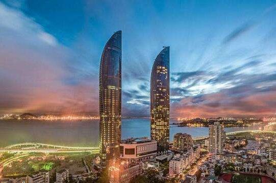 世界上最高的建筑 哈利法塔高828米 樓層總數(shù)162層