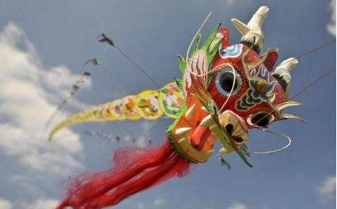 世界上最大的風(fēng)箏 長達(dá)八公里的巨龍
