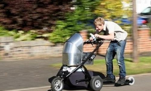 世界上最快的嬰兒車 采用摩托車的125CC發(fā)動機