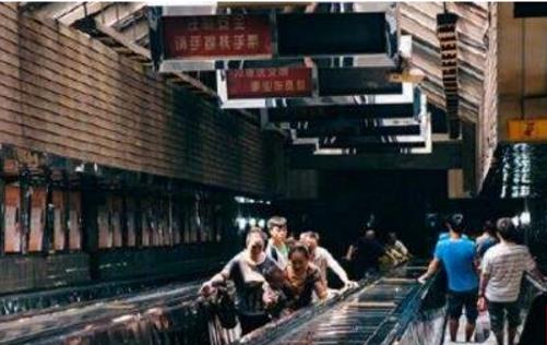 全國(guó)最深地鐵站 重慶10號(hào)線深94米(等于31層樓)