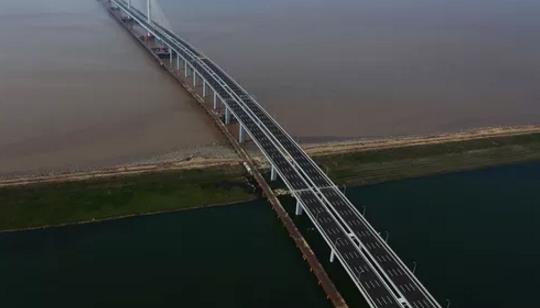世界最長(zhǎng)最寬的多塔斜拉橋 嘉紹跨海大橋全長(zhǎng)69.5公里