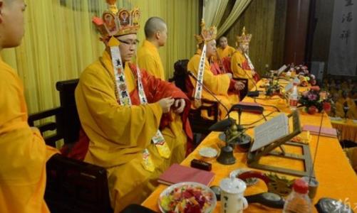 世界最大的山頂鐘 瑜伽焰口大鐘高3.3米 直徑2米 重6噸