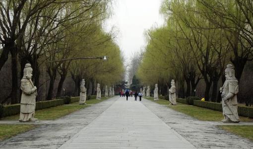 最早科學(xué)發(fā)掘的帝陵 明十三陵建于1409-1645年