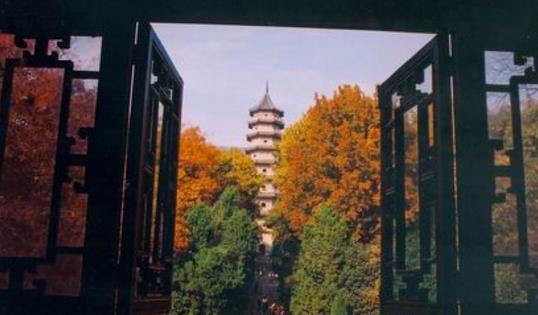 中國(guó)最大的無(wú)梁殿 靈谷寺建于明洪武十四年