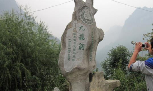世界最高的洞內(nèi)圓柱 飛龍柱高80米