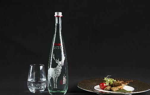 世界上最貴的礦泉水 比佛利山莊90H2一瓶68萬(wàn)人民幣