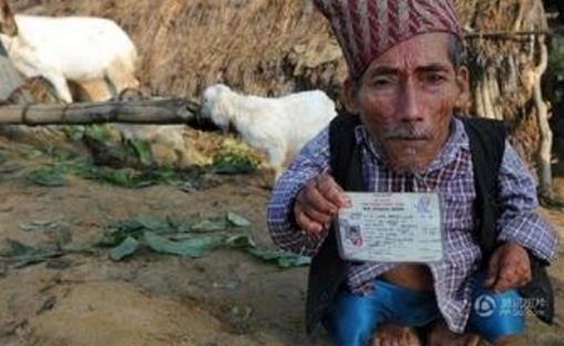 英國最矮父親 50歲的麥可身高僅88公分