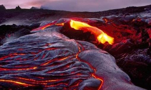 地球第一大火山 冒納羅亞火山每3年噴發(fā)一次至少噴發(fā)70萬年