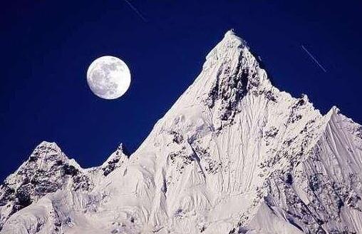 世界上最恐怖的山 卡瓦格博峰至今無人登頂