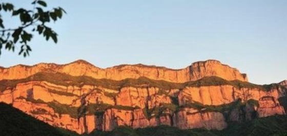 世界上最大的天然回音壁 太行山回音壁長300米
