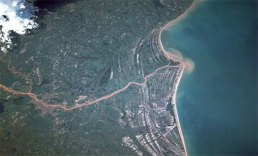 世界上最狹長的湖泊 坦噶尼喀湖湖岸線長達(dá)1900千米