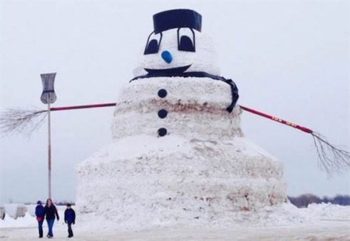 世界上最大最高的雪人 明尼蘇達(dá)州老漢堆出16米高雪人
