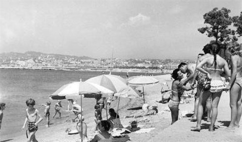 世界最早的比基尼 1954年由路易斯•里爾德發(fā)明