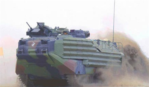 世界上最早的兩棲戰(zhàn)車 1971年FMC公司研制出AAV7系列兩棲戰(zhàn)車