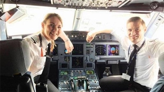 世界最年輕美女機長 凱特·威廉姆斯13歲就會開飛機了