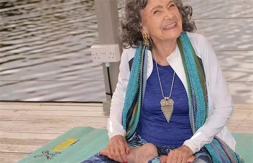 世界最老的瑜珈老師 美國(guó)婦人貝茨高齡91