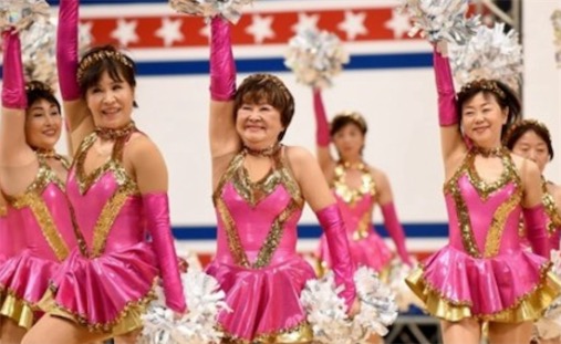 日本年紀(jì)最大的老奶奶拉拉隊 平均年齡70歲
