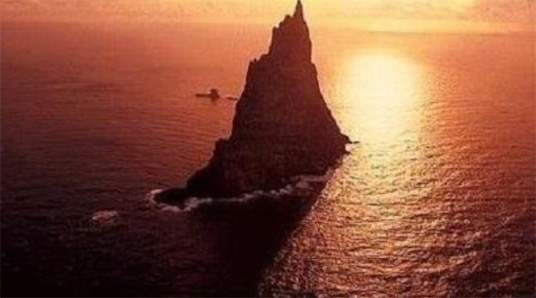 世界上最陡峭的島 金字塔島連站的地方都沒有