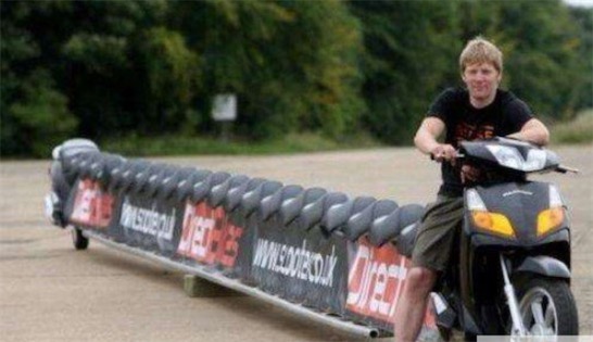 世界上最長的踏板摩托車 英國Colin Furze設計出長22米的踏板車