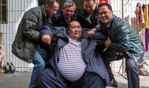 中國最胖的人 男子結(jié)扎后致體重達(dá)520斤