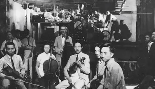 中國第一部音樂喜劇故事片 1935年電通公司推出了《都市風(fēng)光》