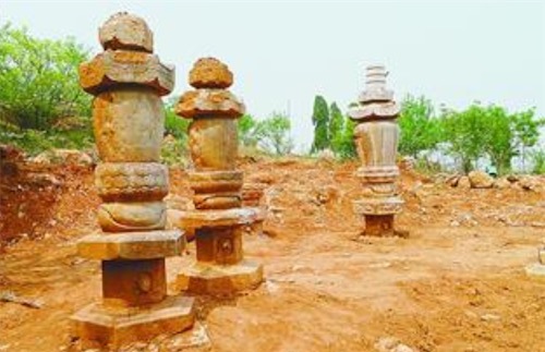 中國現(xiàn)存最大的墓塔林 少林寺塔林占地約21000多平方米