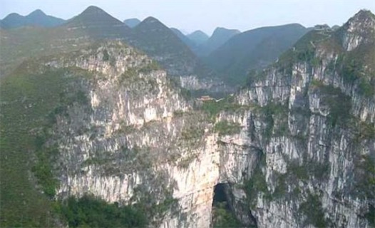 世界最大的天坑群 樂(lè)業(yè)天坑群占地約20平方千米