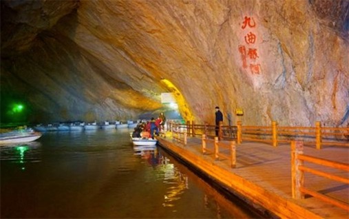 中國最大的充水溶洞 本溪水洞全長3000多米