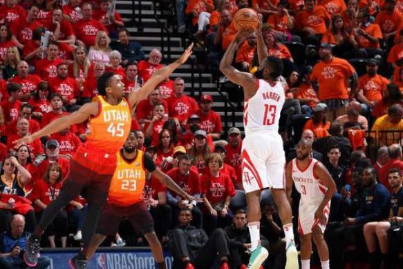 NBA73年無人創(chuàng)下的紀(jì)錄 詹姆斯哈登15場比賽 至少投丟10個3分球