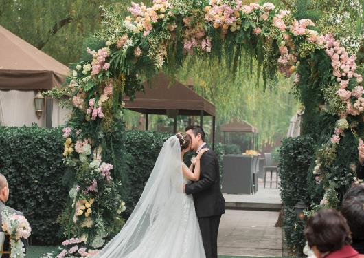 同學結(jié)婚不想去怎么拒絕?關系一般的大學室友結(jié)婚應不應該去?