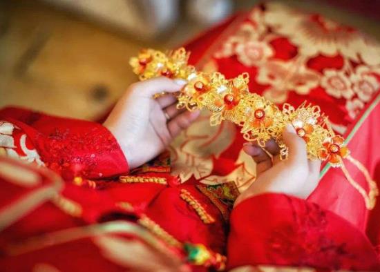 結(jié)婚為什么不能半路下車(chē)?為什么結(jié)婚被綁在電線桿上?