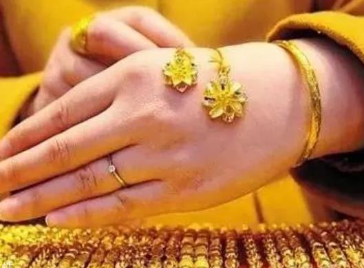三金是訂婚買還是結(jié)婚買?三金訂婚給還是結(jié)婚給
