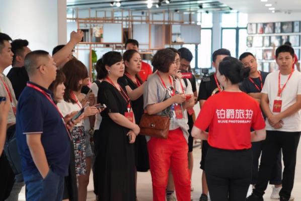 鉑爵旅拍:以開放,分享,共同進步的鉑爵境界繼續(xù)引領(lǐng)行業(yè)發(fā)展