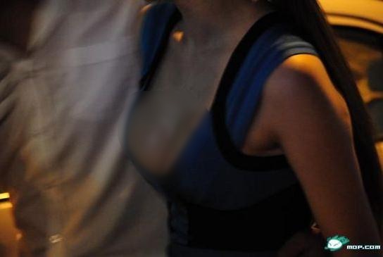 爆乳海歸女酒后“調(diào)戲”交警-爆乳醉酒海歸女車頂遙控駕車