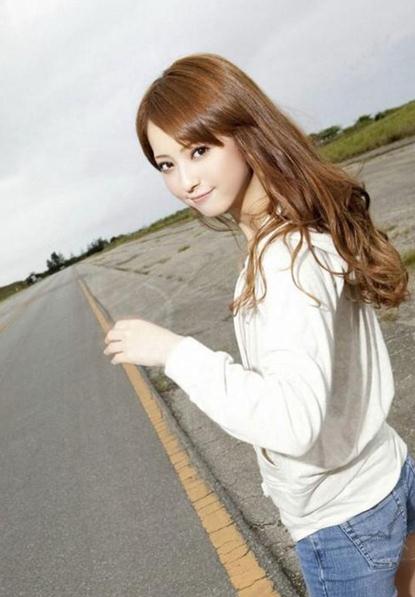 日本女星佐佐木希再被曝海量艷照,裸照曝光疑遭人報(bào)復(fù),曾入圍世界前99名美女