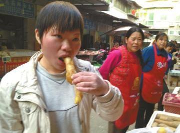 德陽(yáng)一女子吃生姜上癮三年,每天至少吃兩斤多則吃六斤生姜